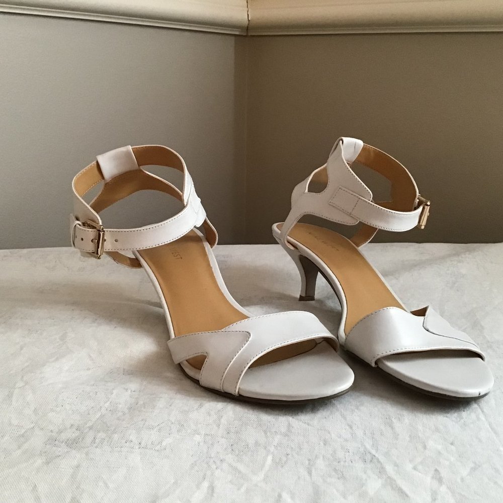 Nine West White Sandals. Size 9M